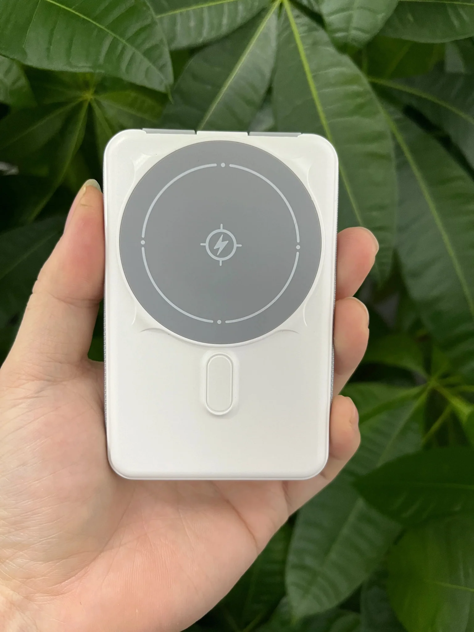 PowerGo – Magnetic Wireless 4-in-1 Power Bank (10,000 mAh) - Image 13